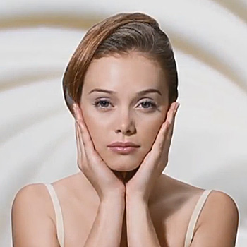 Cloudia�@�N���E�f�B�A