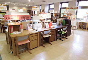 �J�����N�Ƌ�@�֓��i����j�V���[���[��3F�@�f�X�N�t���A